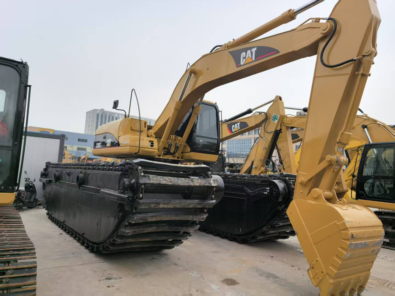 CATERPILLAR 320C boat excavator - Amphibische Bagger: das Bild 3 CATERPILLAR 320C boat excavator - Amphibische Bagger: das Bild 3