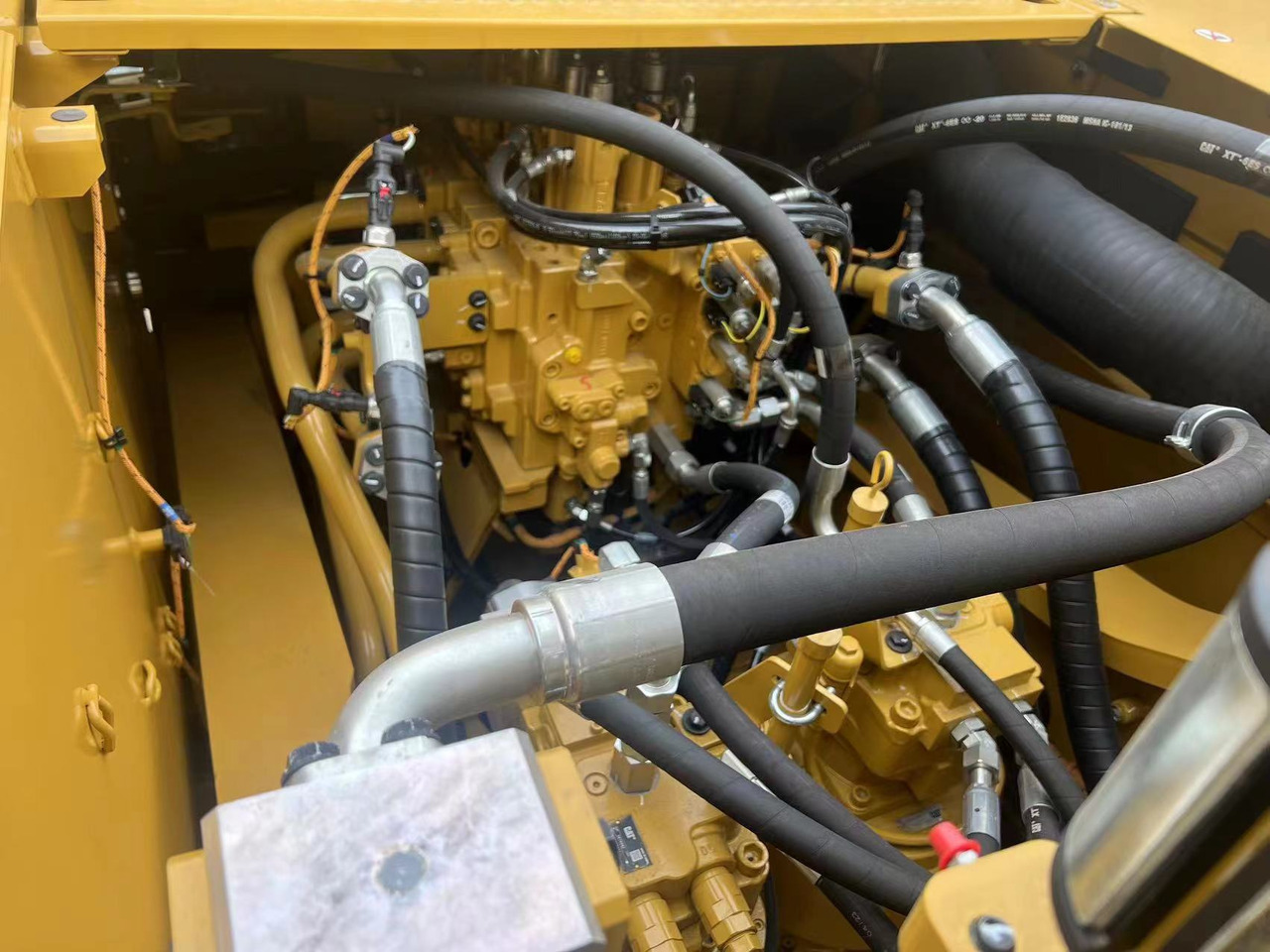 NEU: Kettenbagger CATERPILLAR 352: das Bild 14