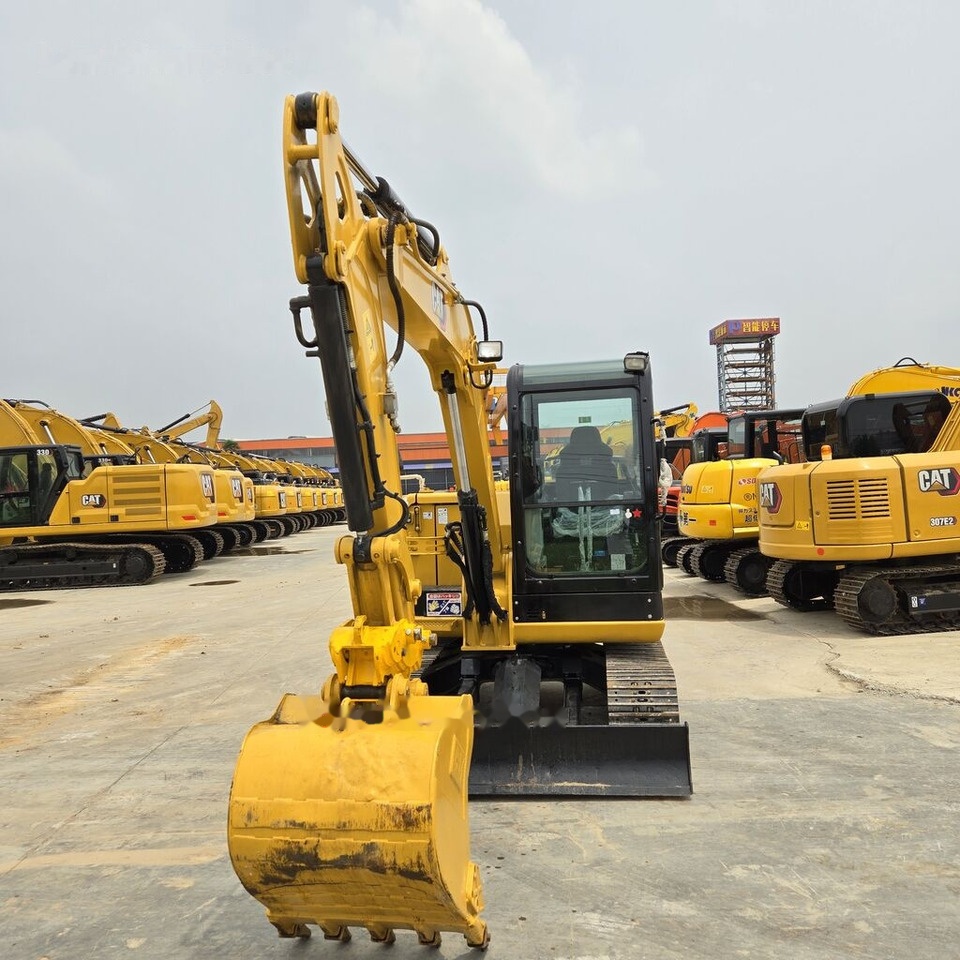 Caterpillar 305.5E2 - Minibagger: das Bild 3 Caterpillar 305.5E2 - Minibagger: das Bild 3