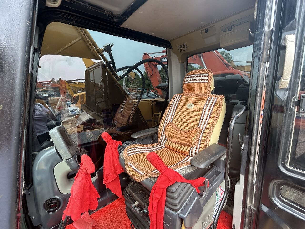 Caterpillar 320D2 - Kettenbagger: das Bild 2 Caterpillar 320D2 - Kettenbagger: das Bild 2
