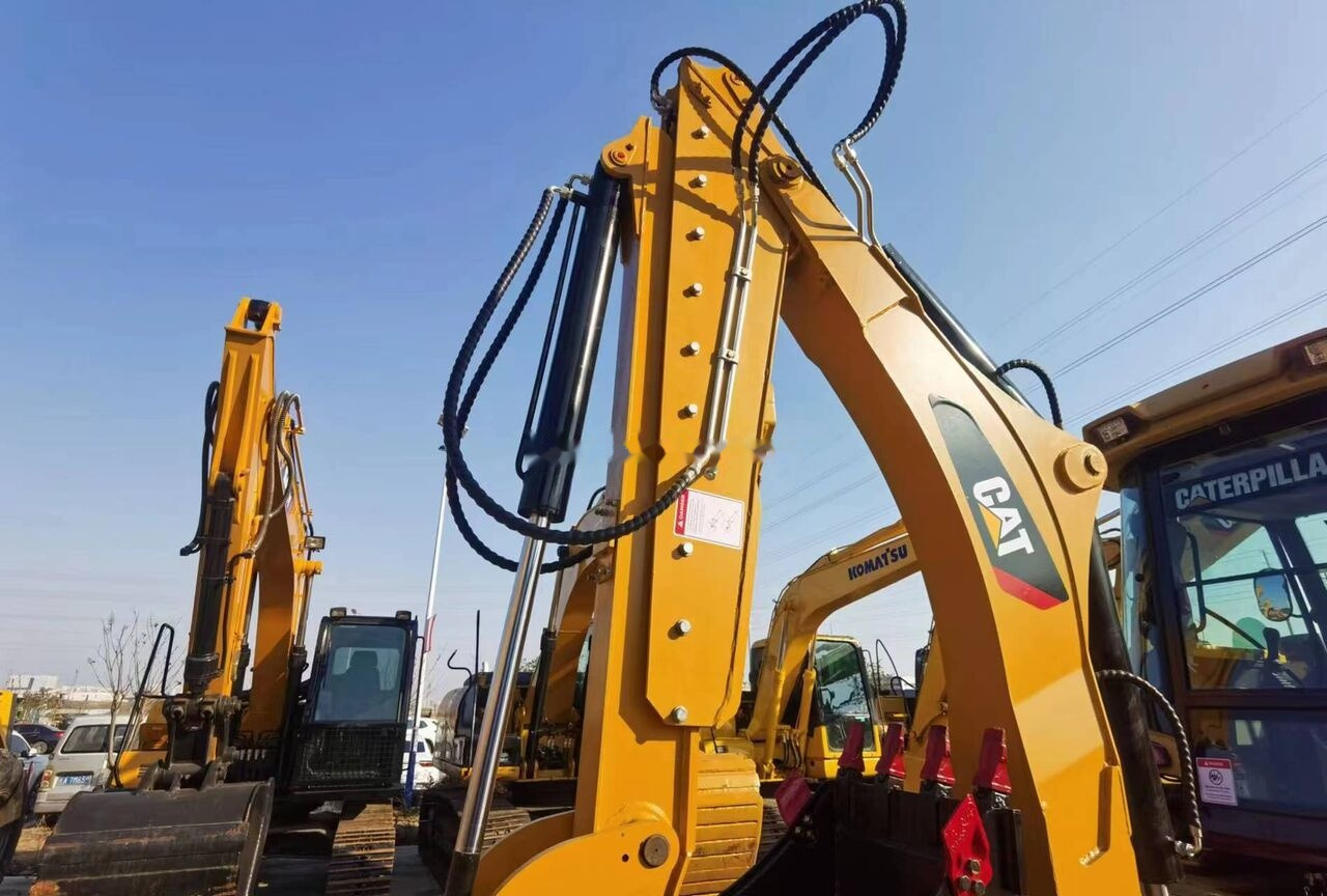 Caterpillar 420F - Baggerlader: das Bild 5 Caterpillar 420F - Baggerlader: das Bild 5