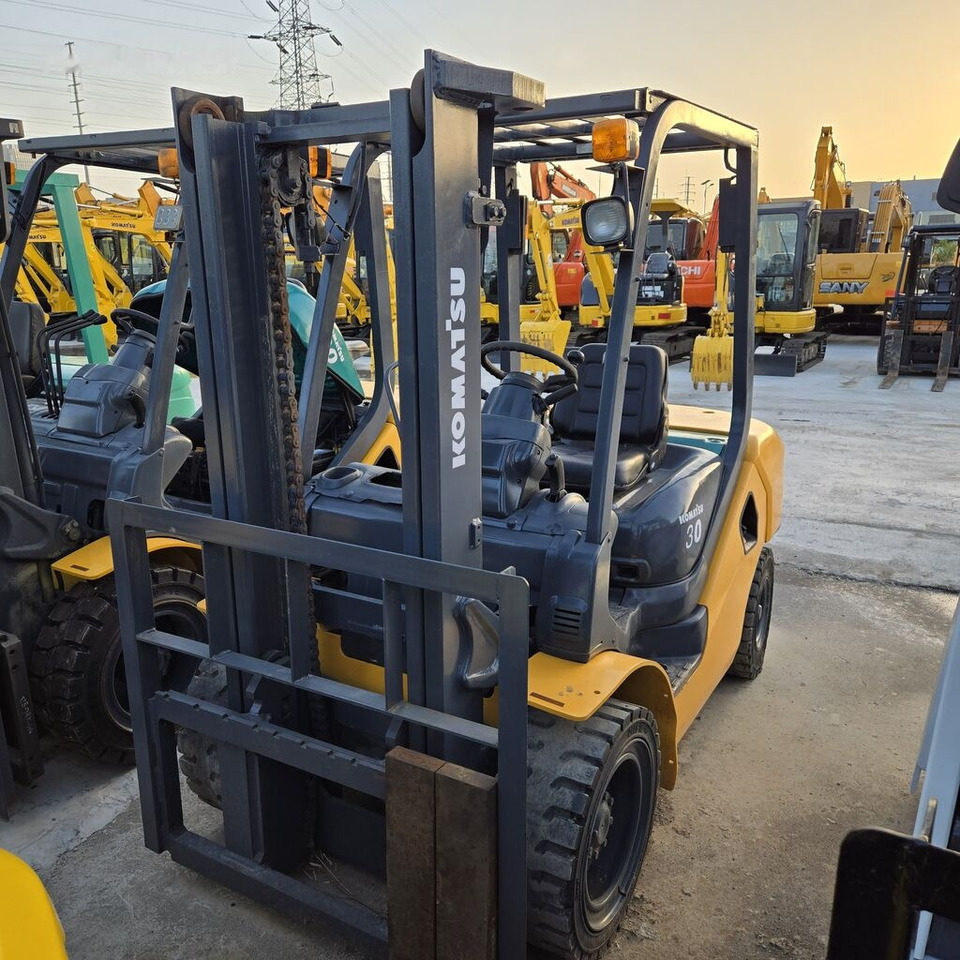 Komatsu FD30 - Dieselstapler: das Bild 4 Komatsu FD30 - Dieselstapler: das Bild 4
