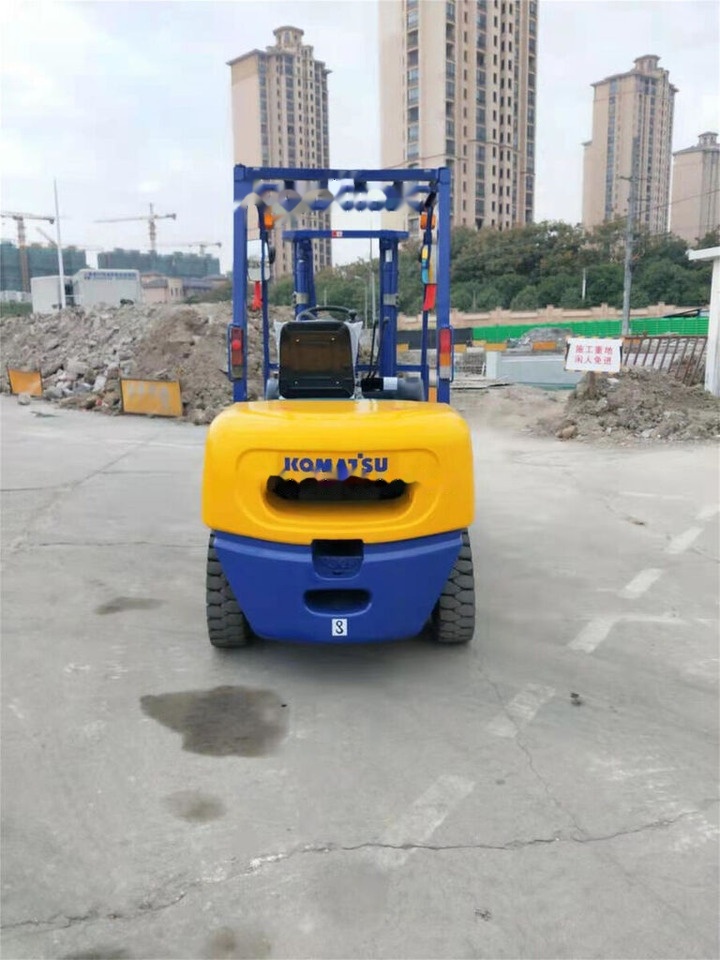 Komatsu FD30 - Dieselstapler: das Bild 2 Komatsu FD30 - Dieselstapler: das Bild 2