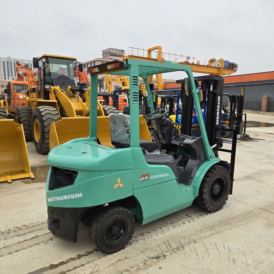 Mitsubishi FD30 - Dieselstapler: das Bild 1 Mitsubishi FD30 - Dieselstapler: das Bild 1