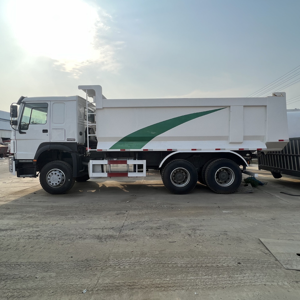 SINOTRUK HOWO - Koffer LKW: das Bild 1 SINOTRUK HOWO - Koffer LKW: das Bild 1