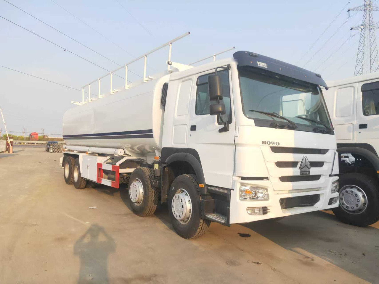 SINOTRUK HOWO Fuel Tank - Tankwagen: das Bild 1 SINOTRUK HOWO Fuel Tank - Tankwagen: das Bild 1