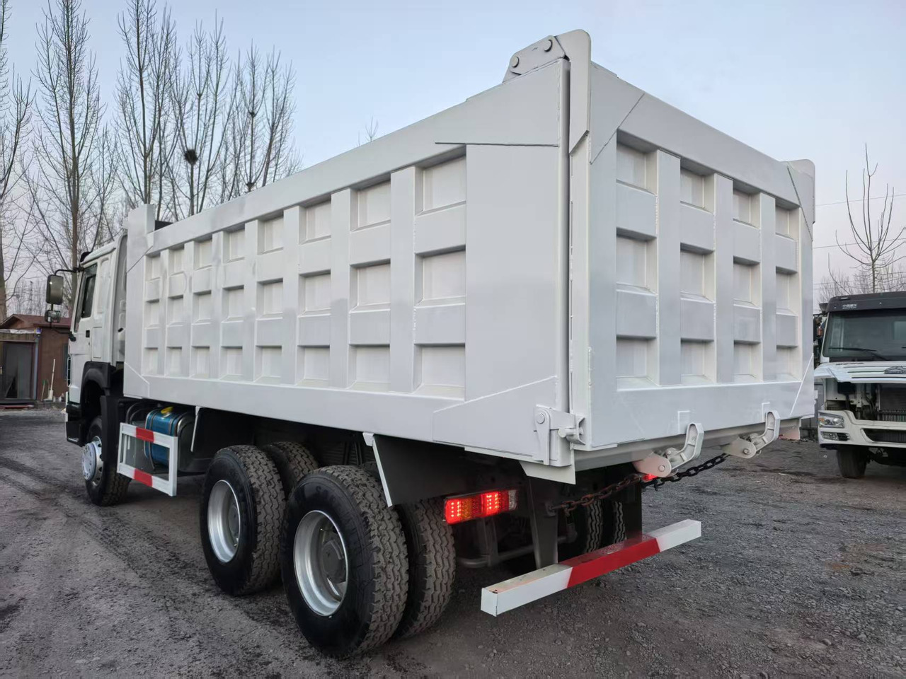 SINOTRUK Howo 6*4 - Kipper: das Bild 5 SINOTRUK Howo 6*4 - Kipper: das Bild 5