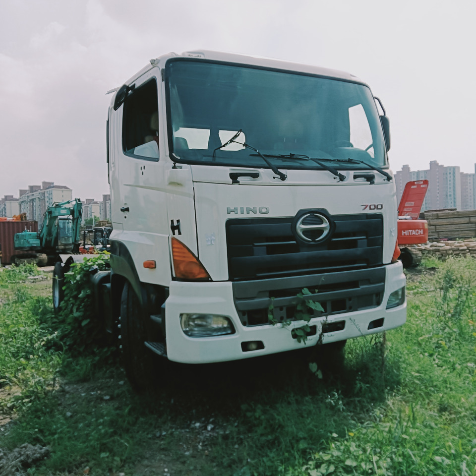 HINO 700 - Sattelzugmaschine: das Bild 3 HINO 700 - Sattelzugmaschine: das Bild 3