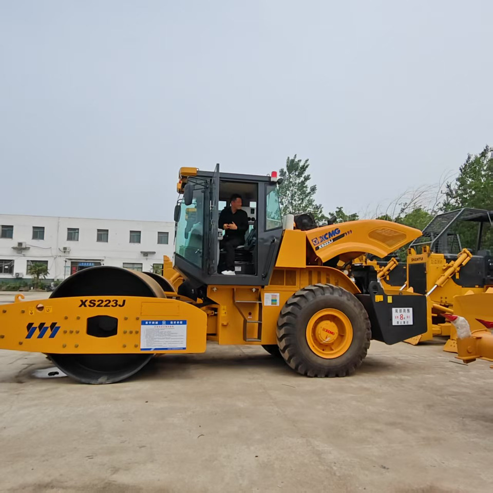 XCMG XS233J - Walzenzug: das Bild 1 XCMG XS233J - Walzenzug: das Bild 1