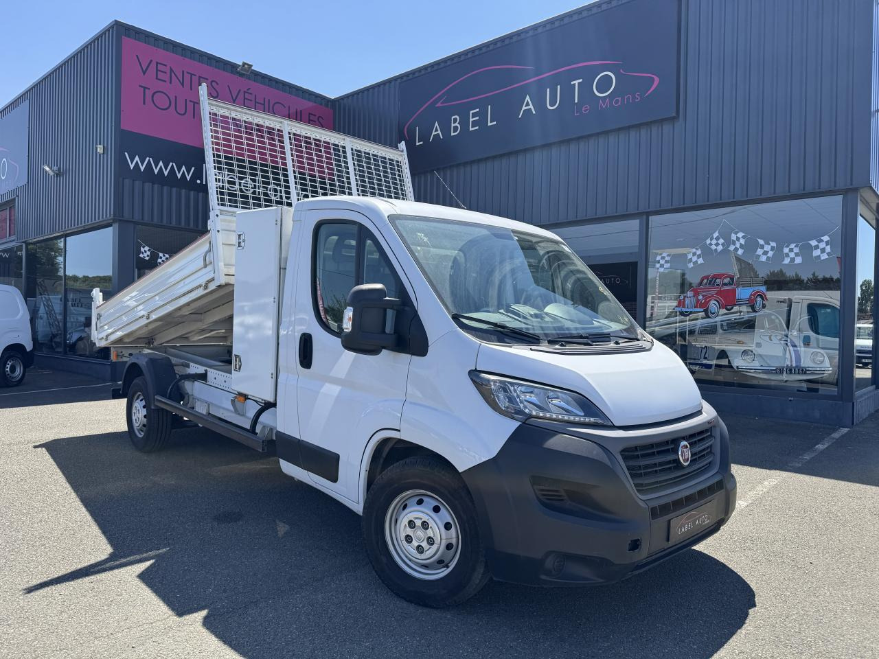 Fiat Ducato 3.5 MAXI L 2.3 MULTIJET 160CH BENNE ACIER PACK PRO NAV + COFFRE JPM - Andere Technik: das Bild 2 Fiat Ducato 3.5 MAXI L 2.3 MULTIJET 160CH BENNE ACIER PACK PRO NAV + COFFRE JPM - Andere Technik: das Bild 2