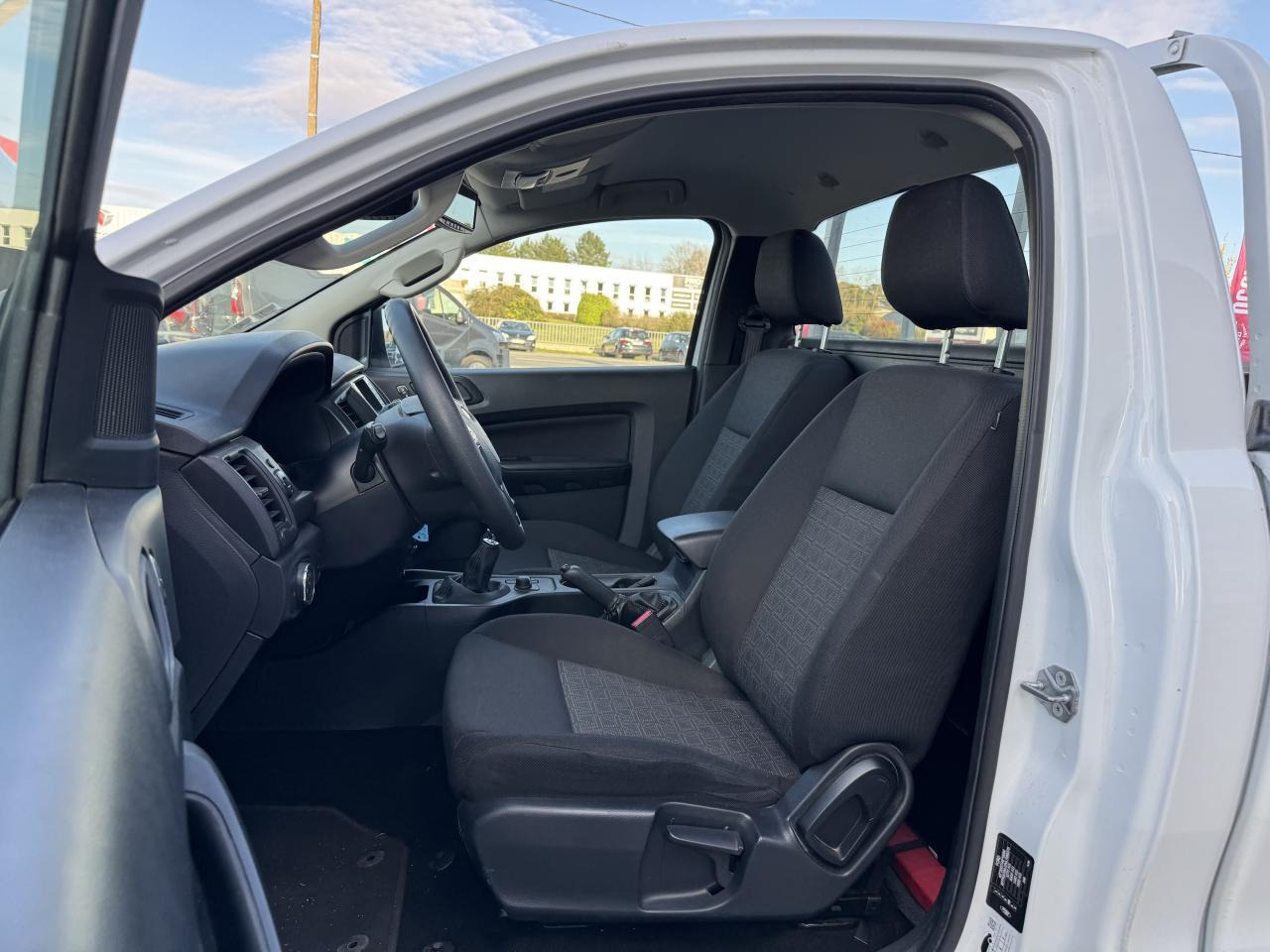 Ford Ranger 2.0 TDCI 170CH 4X4 SIMPLE CABINE XL - Andere Technik: das Bild 5 Ford Ranger 2.0 TDCI 170CH 4X4 SIMPLE CABINE XL - Andere Technik: das Bild 5
