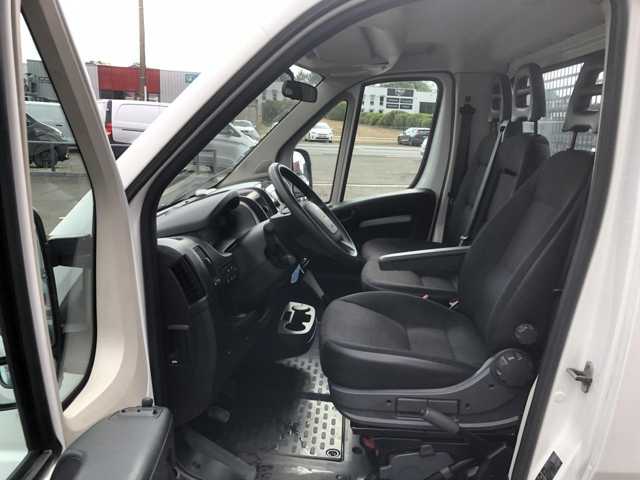 Peugeot Boxer PLATEAU 4M20 L4 2.2 BLUEHDI 140 S&S PREMIUM - Andere Technik: das Bild 5 Peugeot Boxer PLATEAU 4M20 L4 2.2 BLUEHDI 140 S&S PREMIUM - Andere Technik: das Bild 5