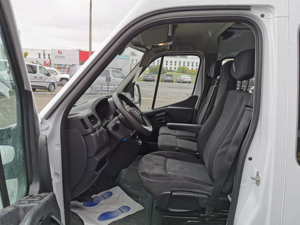 Renault Master 7 PLACES Confort F3300 L2H2 2.3 dCi - 135 III CABINE APPROFONDIE Cabine approfondie L2H2 Tra - Andere Technik: das Bild 4 Renault Master 7 PLACES Confort F3300 L2H2 2.3 dCi - 135 III CABINE APPROFONDIE Cabine approfondie L2H2 Tra - Andere Technik: das Bild 4