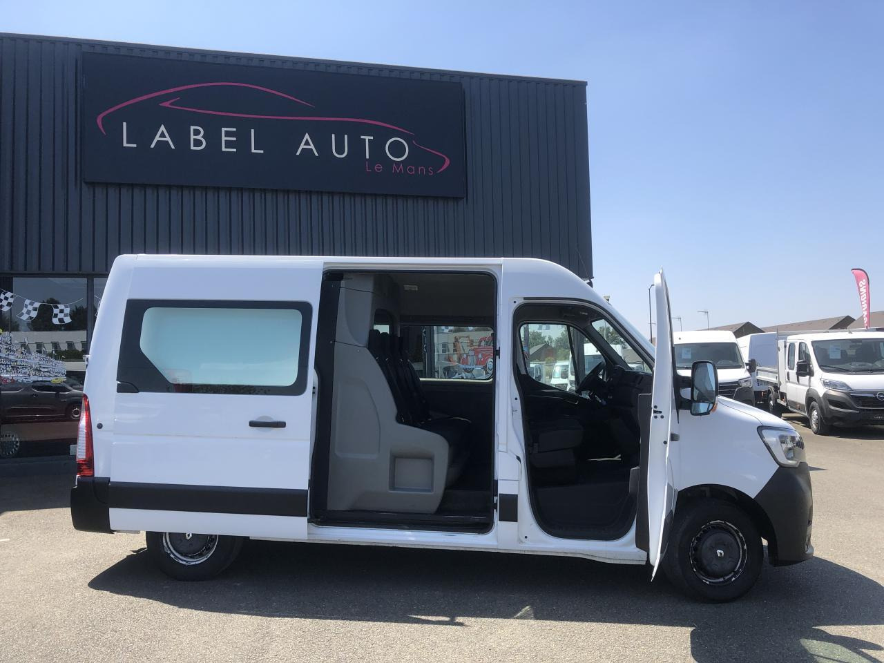 Renault Master F3300 L2H2 2.3 DCI 135CH CABINE APPROFONDIE CONFORT 7 PLACES - Andere Technik: das Bild 2 Renault Master F3300 L2H2 2.3 DCI 135CH CABINE APPROFONDIE CONFORT 7 PLACES - Andere Technik: das Bild 2