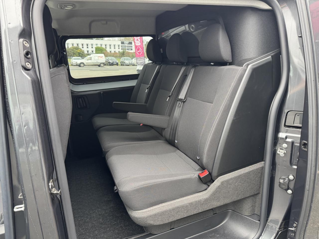 CITROEN Jumpy XL 2.0 BlueHDi - 180 S&S - BV EAT8 III CABINE APPROFONDIE Cabine approfondie Fixe PHASE 2 - Kastenwagen: das Bild 5 CITROEN Jumpy XL 2.0 BlueHDi - 180 S&S - BV EAT8 III CABINE APPROFONDIE Cabine approfondie Fixe PHASE 2 - Kastenwagen: das Bild 5