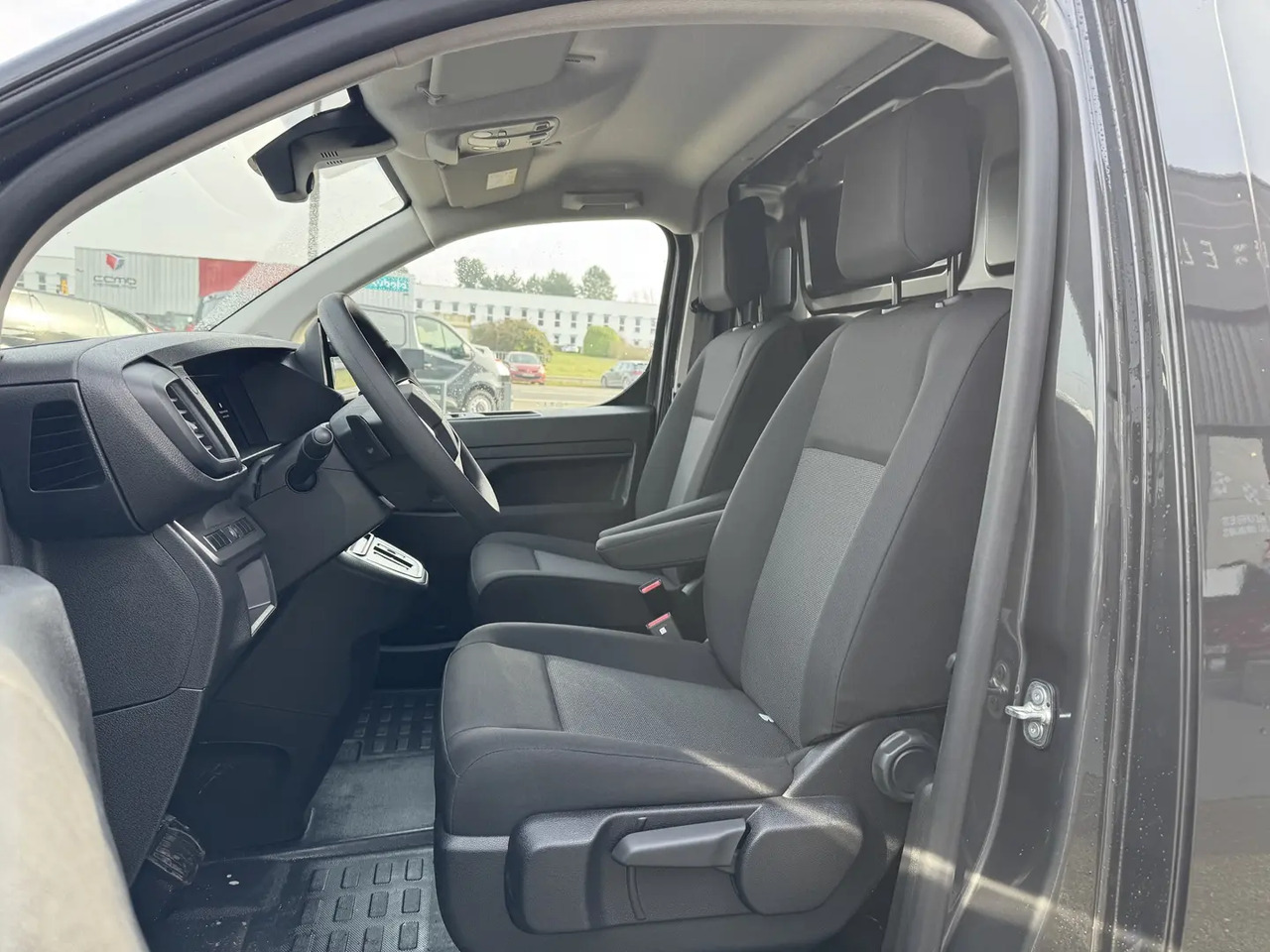Citroen Jumpy XL 2.0 BLUEHDI 180CH S&S PACK PREMIUM CONNECT EAT8 - Kastenwagen: das Bild 4 Citroen Jumpy XL 2.0 BLUEHDI 180CH S&S PACK PREMIUM CONNECT EAT8 - Kastenwagen: das Bild 4