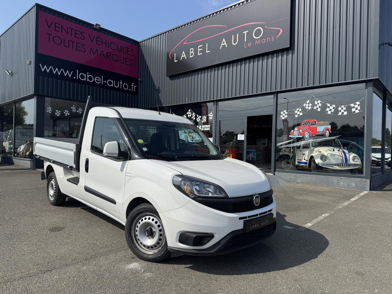 Fiat Doblo Cargo Cargo 1.6 Multijet 16V 105 ch WORK UP PLATEAU Pro Lounge - Pritsche Transporter: das Bild 2 Fiat Doblo Cargo Cargo 1.6 Multijet 16V 105 ch WORK UP PLATEAU Pro Lounge - Pritsche Transporter: das Bild 2