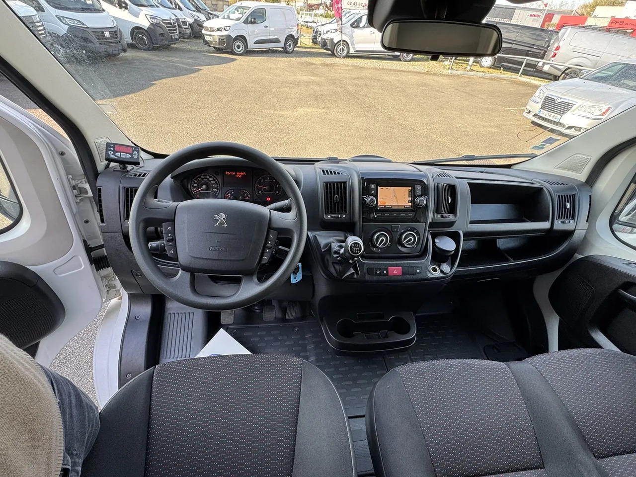 Fiat Ducato CCB 3.5 MAXI HD M 2.3 MULTIJET 130CH BUSINESS - Koffer Transporter: das Bild 4 Fiat Ducato CCB 3.5 MAXI HD M 2.3 MULTIJET 130CH BUSINESS - Koffer Transporter: das Bild 4