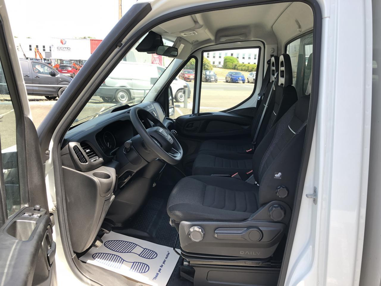 Iveco Daily 35 C 16 CAISSE HAYON 20M3 - Koffer Transporter: das Bild 5 Iveco Daily 35 C 16 CAISSE HAYON 20M3 - Koffer Transporter: das Bild 5