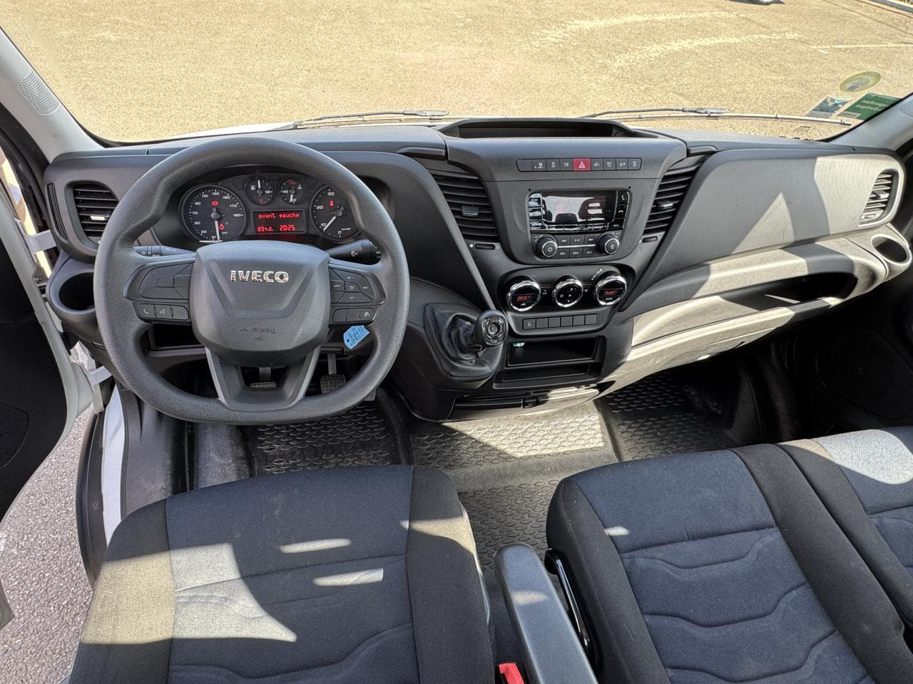 Iveco Daily IVECO PORTE VOITURE DEPANNEUSE 35 S 16 3L0 160 CH EMPATTEMENT 4100 PLATEAU FIX ALU EQUIP M - Autotransporter LKW: das Bild 5 Iveco Daily IVECO PORTE VOITURE DEPANNEUSE 35 S 16 3L0 160 CH EMPATTEMENT 4100 PLATEAU FIX ALU EQUIP M - Autotransporter LKW: das Bild 5