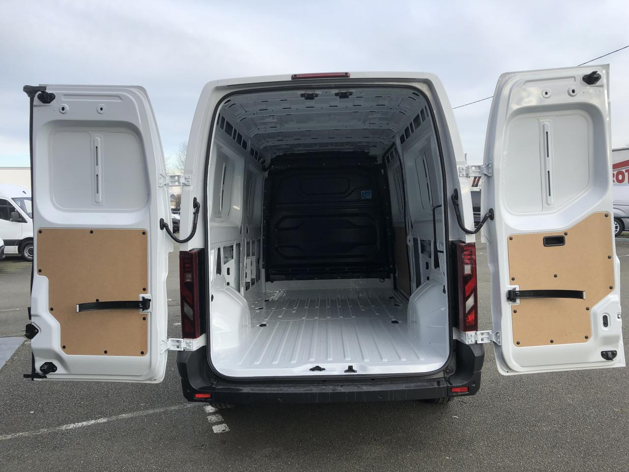NISSAN interstar L3H2 3T5 2.0 DCI 150CH EURO6E N-CONNECTA GARANTIE 5 ANS ! - Kastenwagen: das Bild 2 NISSAN interstar L3H2 3T5 2.0 DCI 150CH EURO6E N-CONNECTA GARANTIE 5 ANS ! - Kastenwagen: das Bild 2