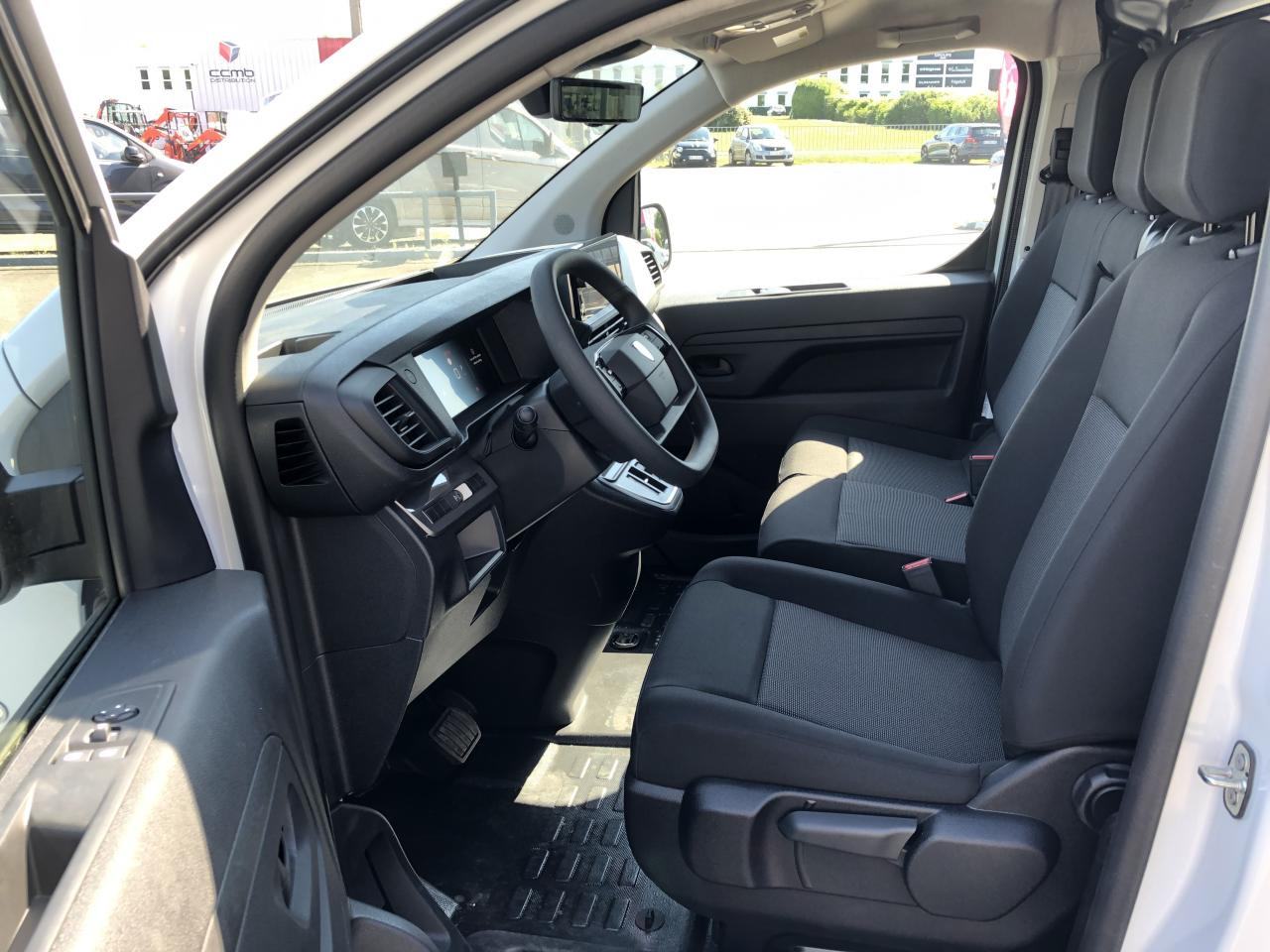 PEUGEOT EXPERT M 2.0 HDI 145CH EAT-8 - Kastenwagen: das Bild 5 PEUGEOT EXPERT M 2.0 HDI 145CH EAT-8 - Kastenwagen: das Bild 5