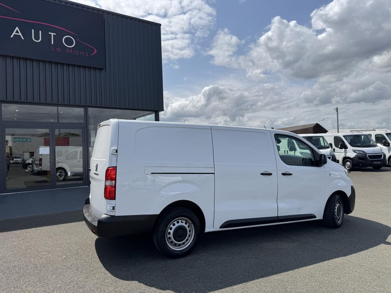 PEUGEOT expert XL 2.0 BLUEHDI 145CH S&S PACK ASPHALT - Kastenwagen: das Bild 5 PEUGEOT expert XL 2.0 BLUEHDI 145CH S&S PACK ASPHALT - Kastenwagen: das Bild 5