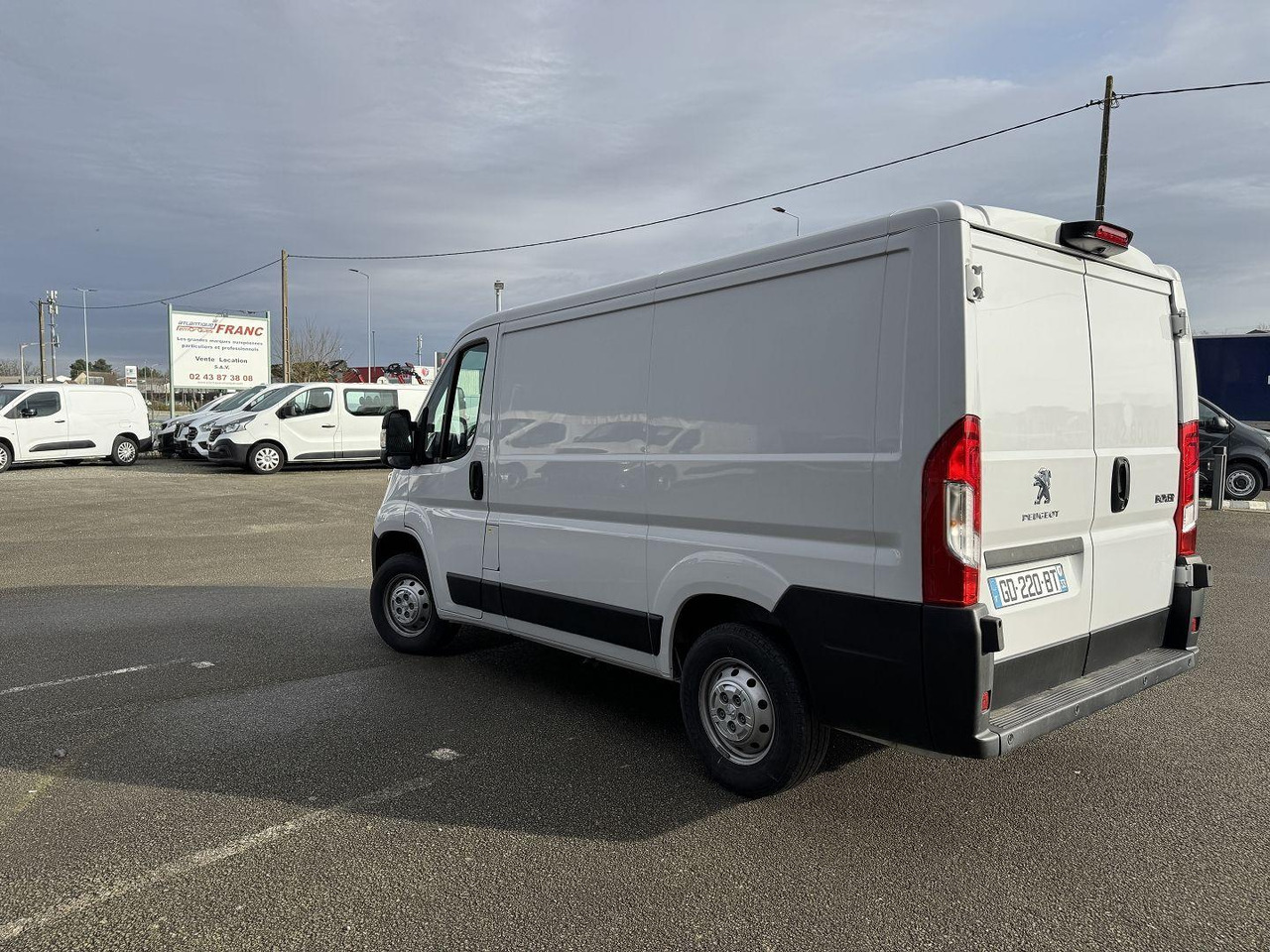 Kleintransporter Peugeot Boxer 330 L1H1 2.2 BLUEHDI S&S 140CH ASPHALT: das Bild 6