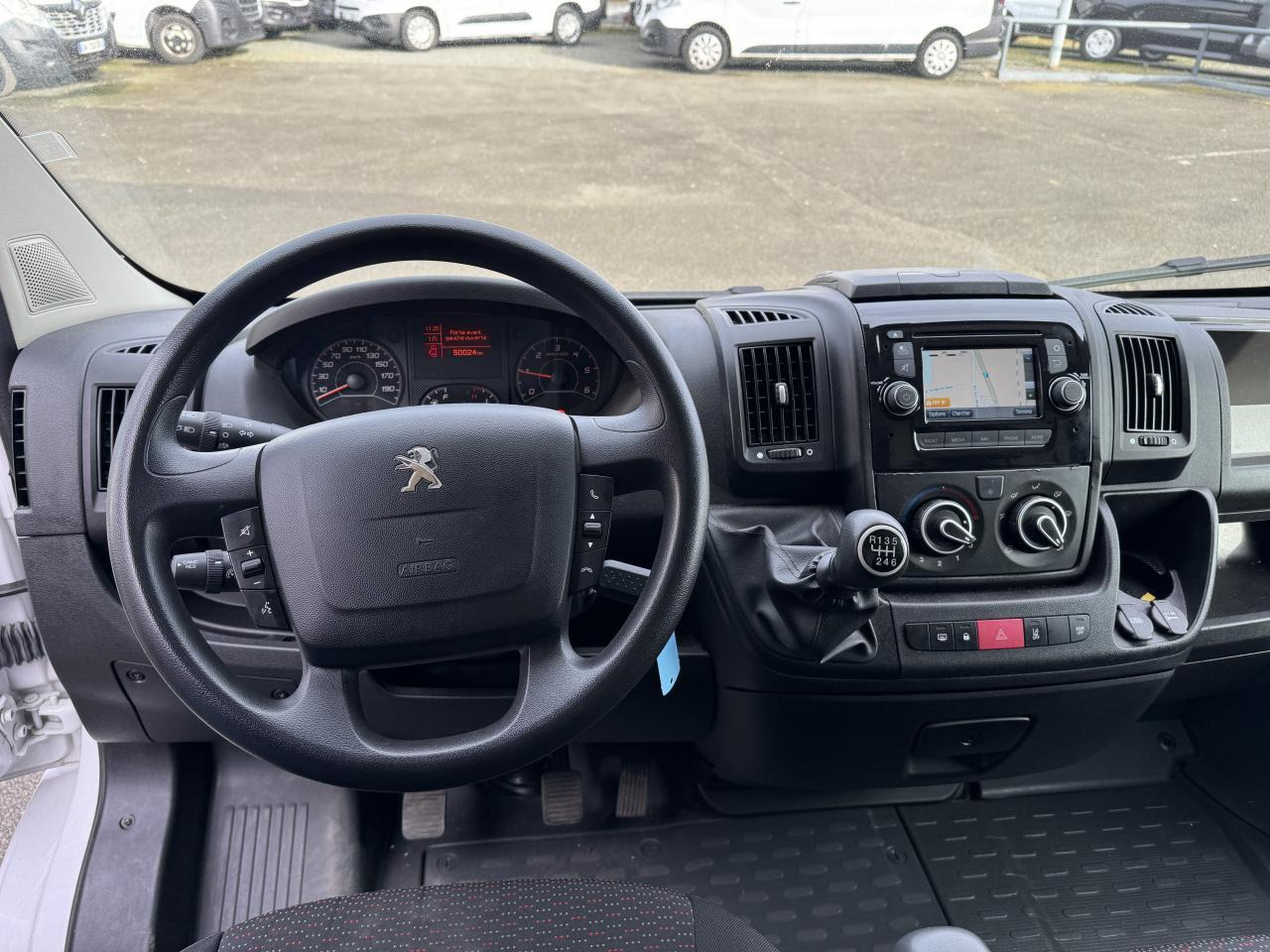 Peugeot Boxer 330 L1H1 2.2 BLUEHDI S&S 140CH ASPHALT - Kastenwagen: das Bild 3 Peugeot Boxer 330 L1H1 2.2 BLUEHDI S&S 140CH ASPHALT - Kastenwagen: das Bild 3