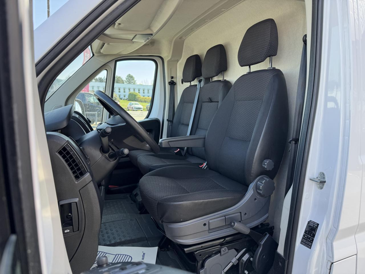 Peugeot Boxer 333 L1H1 2.2 BLUEHDI S&S 140CH ASPHALT - Kastenwagen: das Bild 4 Peugeot Boxer 333 L1H1 2.2 BLUEHDI S&S 140CH ASPHALT - Kastenwagen: das Bild 4