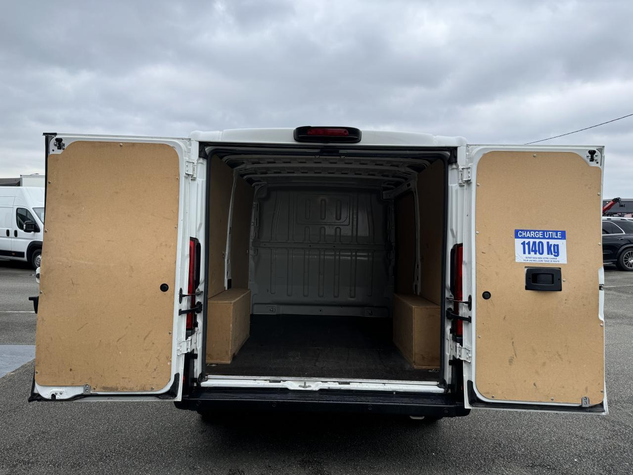 Peugeot Boxer 333 L1H1 2.2 BLUEHDI S&S 140CH ASPHALT - Kastenwagen: das Bild 2 Peugeot Boxer 333 L1H1 2.2 BLUEHDI S&S 140CH ASPHALT - Kastenwagen: das Bild 2