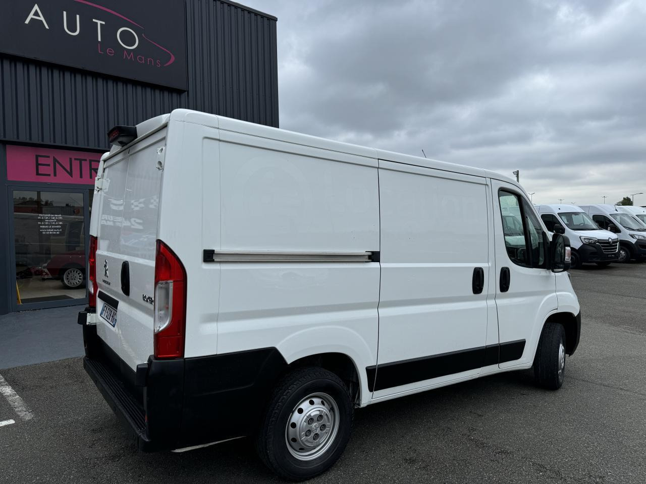 Peugeot Boxer 333 L1H1 2.2 BLUEHDI S&S 140CH ASPHALT - Kastenwagen: das Bild 5 Peugeot Boxer 333 L1H1 2.2 BLUEHDI S&S 140CH ASPHALT - Kastenwagen: das Bild 5