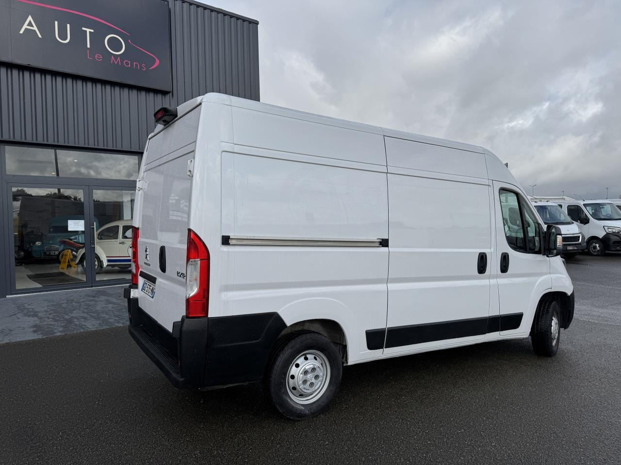 Peugeot Boxer 333 L2H2 2.2 BLUEHDI S&S 140CH ASPHALT - Kastenwagen: das Bild 5 Peugeot Boxer 333 L2H2 2.2 BLUEHDI S&S 140CH ASPHALT - Kastenwagen: das Bild 5