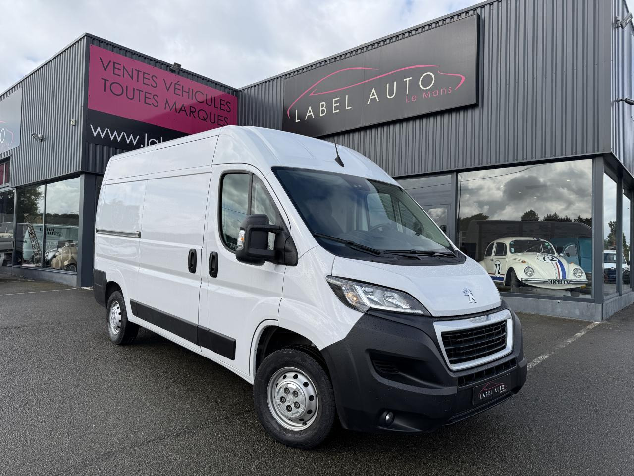 Peugeot Boxer 333 L2H2 2.2 BLUEHDI S&S 140CH ASPHALT - Kastenwagen: das Bild 1 Peugeot Boxer 333 L2H2 2.2 BLUEHDI S&S 140CH ASPHALT - Kastenwagen: das Bild 1