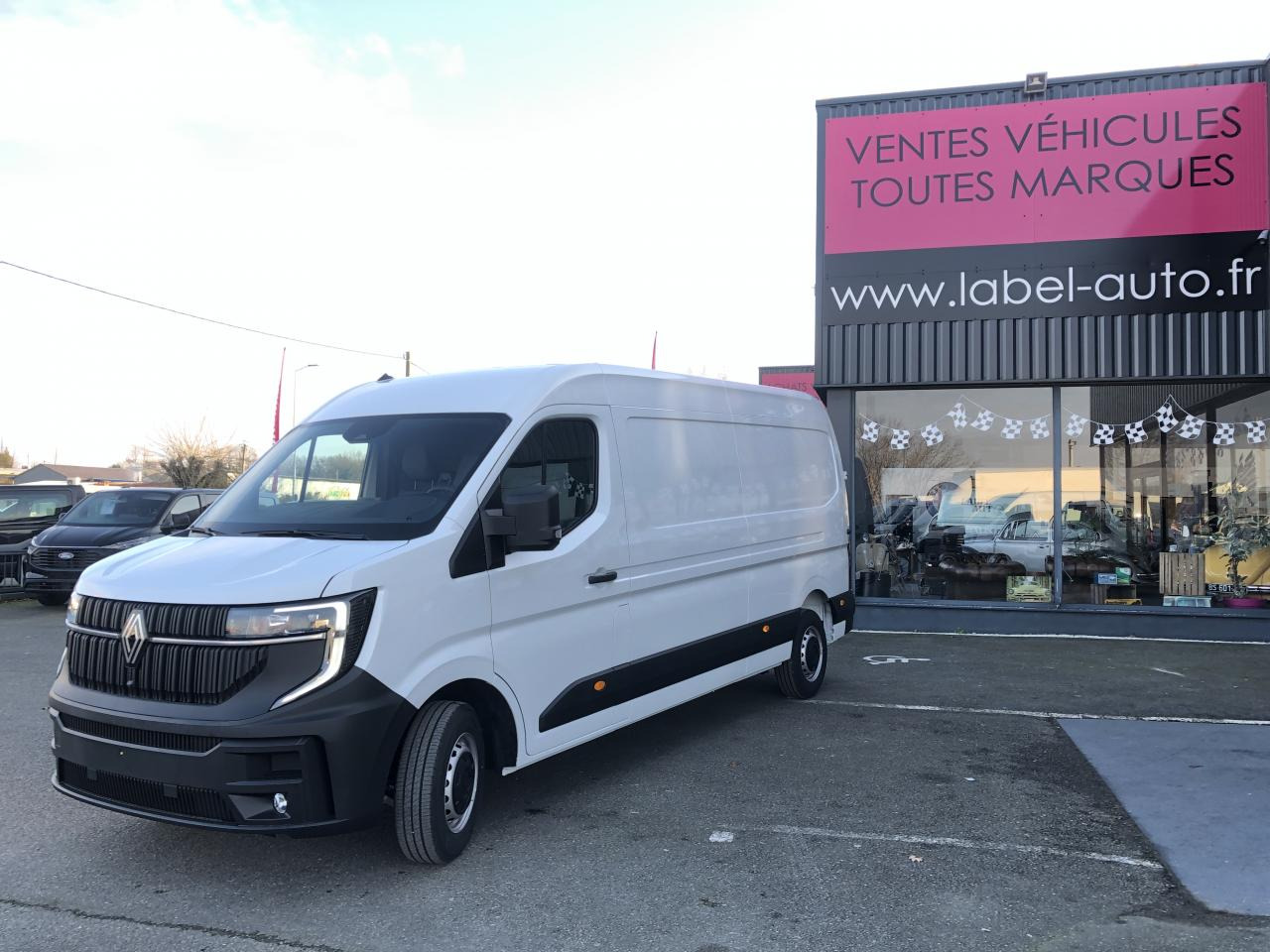 NEU: Kastenwagen RENAULT Master Extra 3t5 L3H2 2.0 Blue dCi - BVA 170 2025  IV FOURGON Fourgon L3H2 Traction: das Bild 6