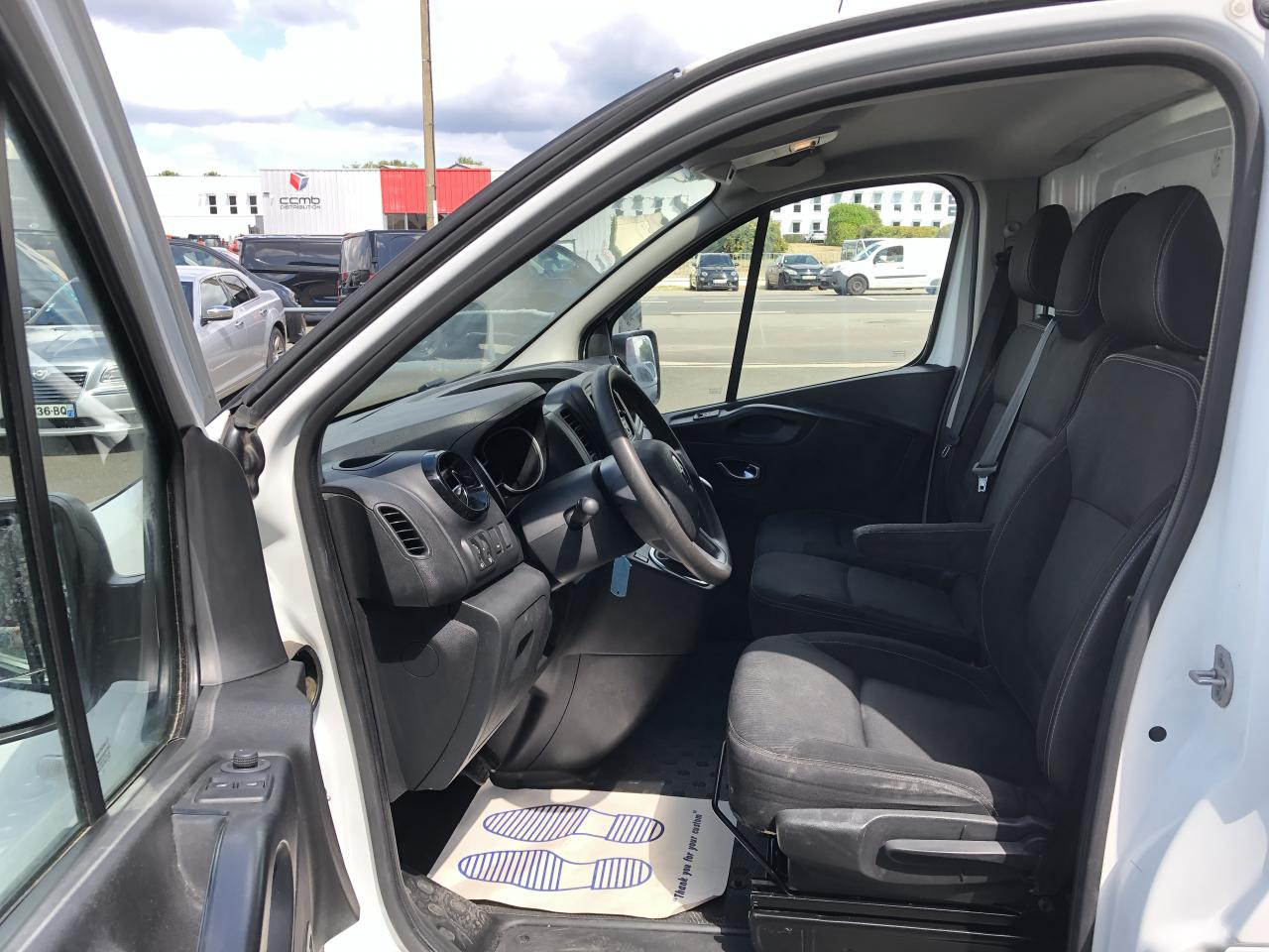 RENAULT Trafic L2H1 1200 Kg 2.0 Energy dCi - 145 - BV EDC III FOURGON Fourgon Confort L2H1 PHASE 2 - Kastenwagen: das Bild 4 RENAULT Trafic L2H1 1200 Kg 2.0 Energy dCi - 145 - BV EDC III FOURGON Fourgon Confort L2H1 PHASE 2 - Kastenwagen: das Bild 4