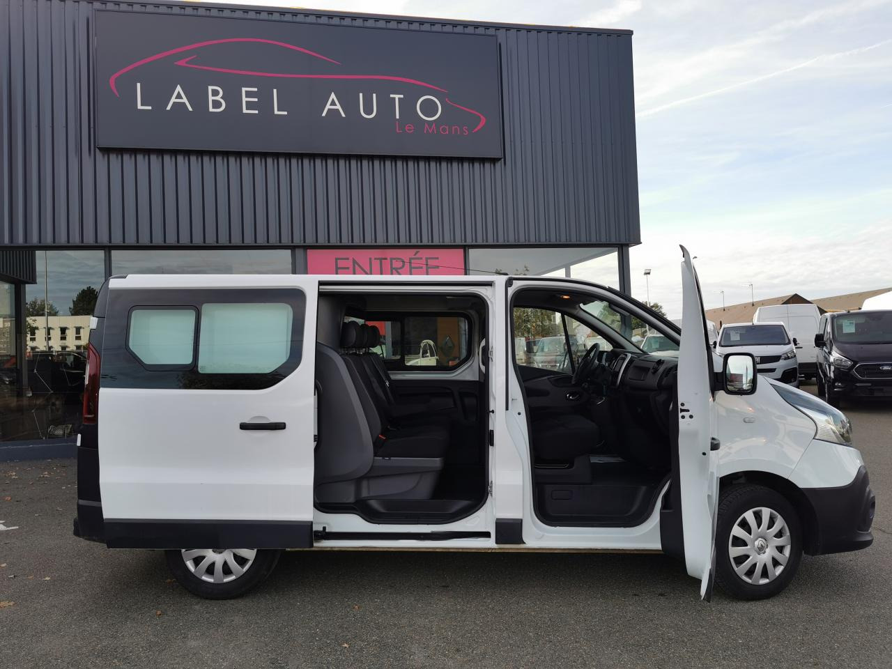 RENAULT Trafic L2H1 2.0 dCi 120ch CABINE APPROFONDIE Confort 6 places - Kastenwagen: das Bild 3 RENAULT Trafic L2H1 2.0 dCi 120ch CABINE APPROFONDIE Confort 6 places - Kastenwagen: das Bild 3