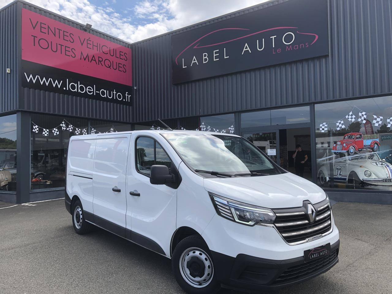 RENAULT Trafic L2H1 3000 Kg 2.0 Blue dCi - 130 III FOURGON Fourgon Grand Confort L2H1 PHASE 3 - Kastenwagen: das Bild 1 RENAULT Trafic L2H1 3000 Kg 2.0 Blue dCi - 130 III FOURGON Fourgon Grand Confort L2H1 PHASE 3 - Kastenwagen: das Bild 1