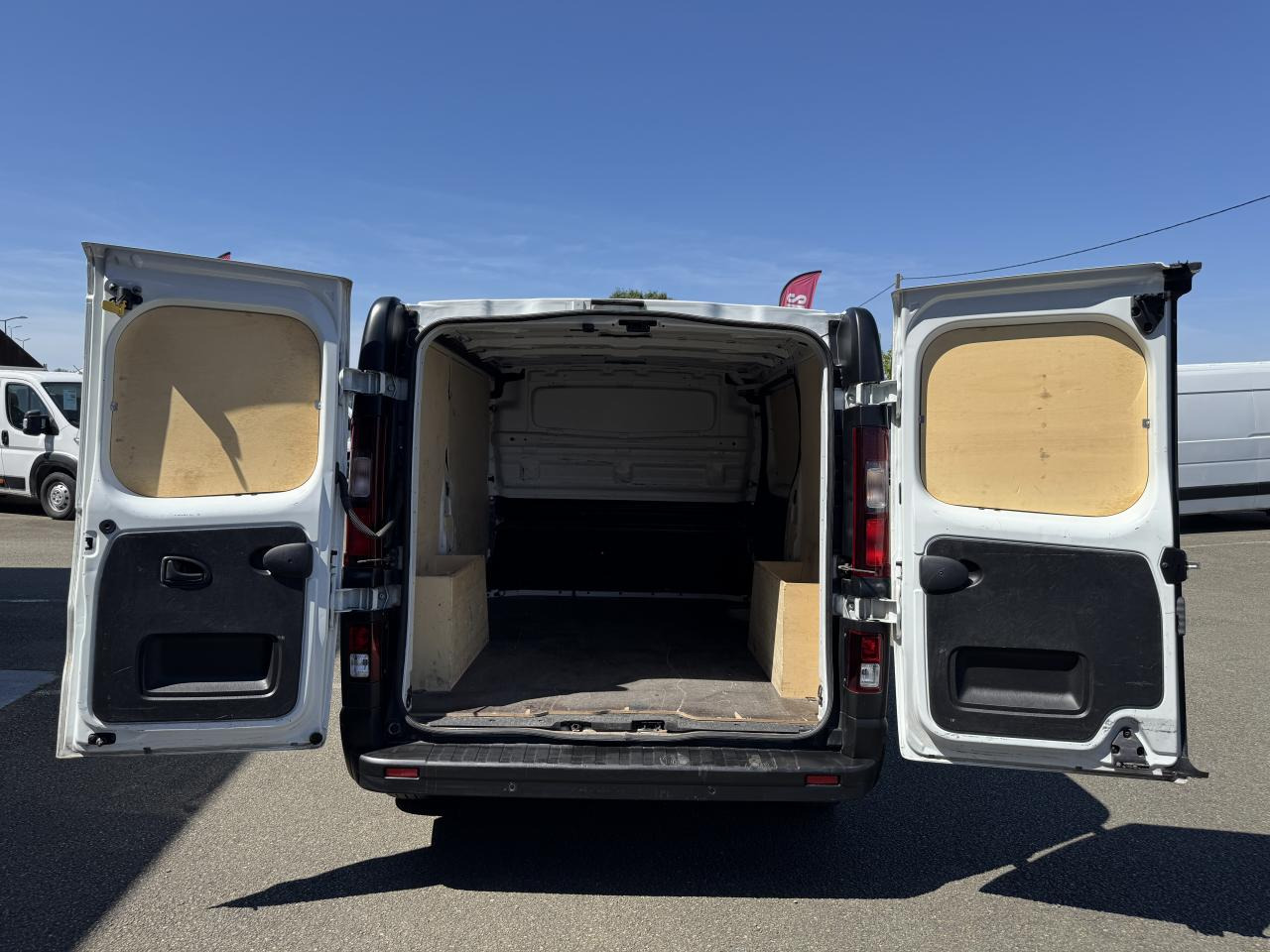 RENAULT trafic L1H1 2T8 2.0 BLUE DCI 130CH GRAND CONFORT - Kastenwagen: das Bild 2 RENAULT trafic L1H1 2T8 2.0 BLUE DCI 130CH GRAND CONFORT - Kastenwagen: das Bild 2