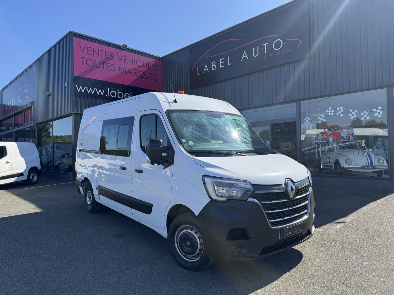 Renault Master 7 PLACES Confort F3300 L2H2 2.3 dCi - 135 III CABINE APPROFONDIE Cabine approfondie L2H2 Tra - Transporter mit Doppelkabine: das Bild 2 Renault Master 7 PLACES Confort F3300 L2H2 2.3 dCi - 135 III CABINE APPROFONDIE Cabine approfondie L2H2 Tra - Transporter mit Doppelkabine: das Bild 2