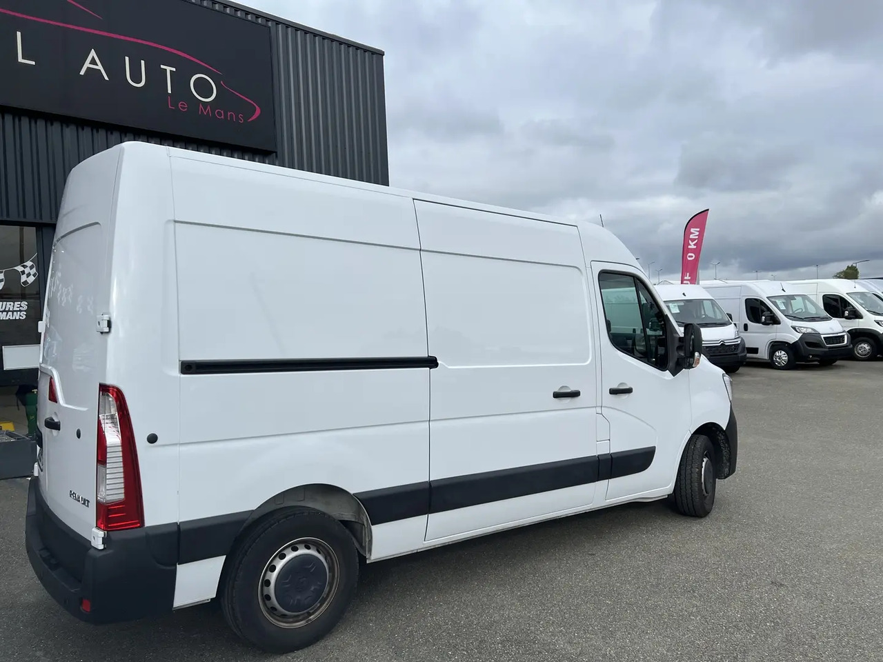 Kastenwagen Renault Master F3300 L2H2 2.3 DCI 135CH CONFORT EURO6: das Bild 6