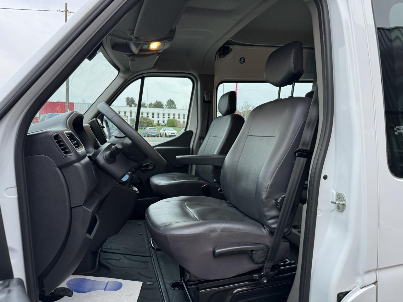 Renault Master F3500 L3H2 2.3 BLUE DCI 135CH CABINE APPROFONDIE 6 PLACES GRAND CONFORT - Transporter mit Doppelkabine: das Bild 5 Renault Master F3500 L3H2 2.3 BLUE DCI 135CH CABINE APPROFONDIE 6 PLACES GRAND CONFORT - Transporter mit Doppelkabine: das Bild 5