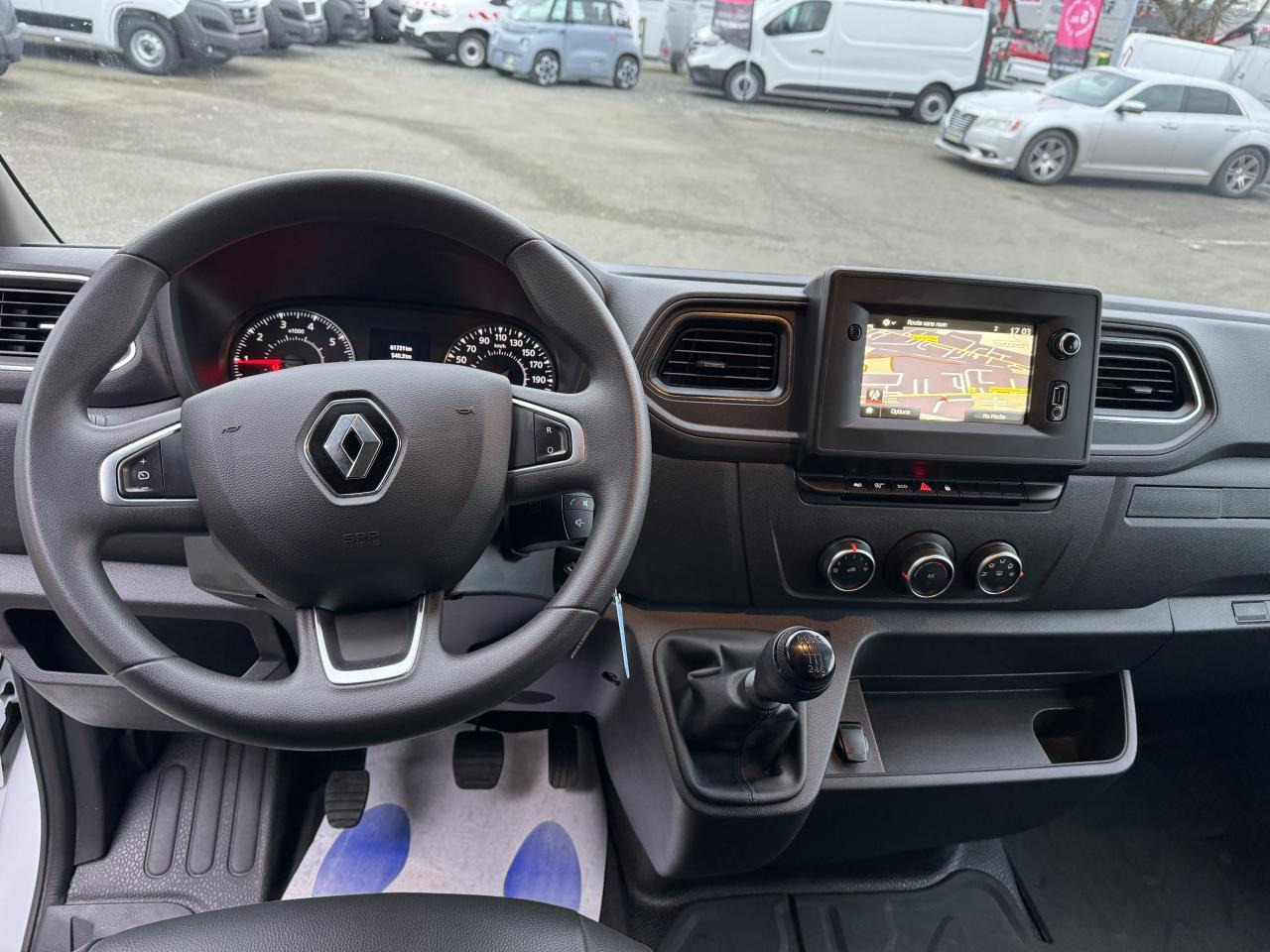 Renault Master F3500 L3H2 2.3 BLUE DCI 135CH CABINE APPROFONDIE 6 PLACES GRAND CONFORT - Transporter mit Doppelkabine: das Bild 4 Renault Master F3500 L3H2 2.3 BLUE DCI 135CH CABINE APPROFONDIE 6 PLACES GRAND CONFORT - Transporter mit Doppelkabine: das Bild 4