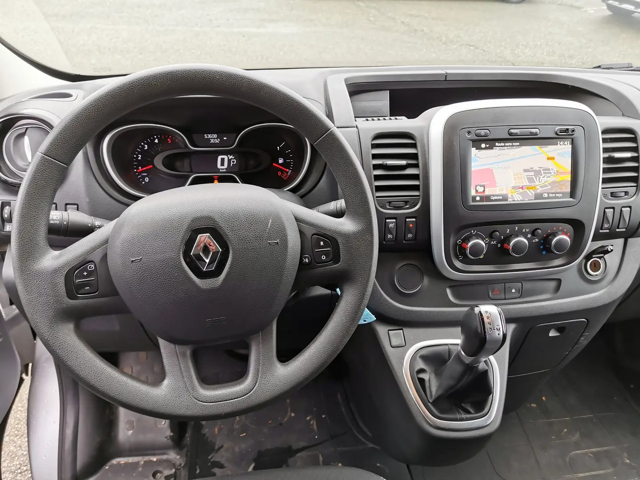 Renault Trafic L2H1 1200 2.0 DCI 145CH ENERGY CABINE APPROFONDIE CONFORT EDC E6 - Transporter mit Doppelkabine: das Bild 3 Renault Trafic L2H1 1200 2.0 DCI 145CH ENERGY CABINE APPROFONDIE CONFORT EDC E6 - Transporter mit Doppelkabine: das Bild 3
