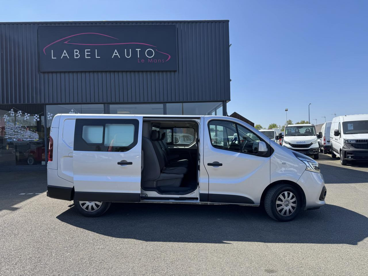 Renault Trafic L2H1 2.0 DCI 145CH CABINE APPROFONDIE 6 PLACES CONFORT EDC - Transporter mit Doppelkabine: das Bild 1 Renault Trafic L2H1 2.0 DCI 145CH CABINE APPROFONDIE 6 PLACES CONFORT EDC - Transporter mit Doppelkabine: das Bild 1