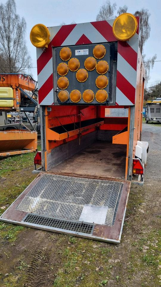 Anhänger Mersch VZ 616 Absperrtafel FAT Nissen Horizont Verkehrsleittafel Verkehrsleitanhänger Verkehrssicherungsanhänger Leitanhänger: das Bild 6