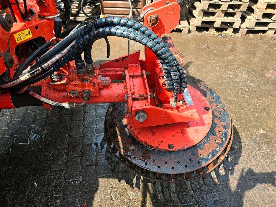 Dücker PFP 300 Pflasterputzer Wildkrautbürste Flächenbürste Wildkrautbürste für Mähausleger UNA 500 600 MKM FME FMK 500 600 700 Böschungsmäher Böschungsmulcher - Kehrbesen: das Bild 1 Dücker PFP 300 Pflasterputzer Wildkrautbürste Flächenbürste Wildkrautbürste für Mähausleger UNA 500 600 MKM FME FMK 500 600 700 Böschungsmäher Böschungsmulcher - Kehrbesen: das Bild 1