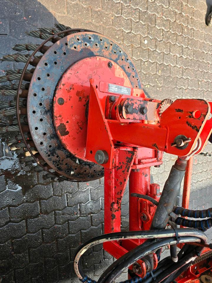 Dücker PFP 300 Pflasterputzer Wildkrautbürste Flächenbürste Wildkrautbürste für Mähausleger UNA 500 600 MKM FME FMK 500 600 700 Böschungsmäher Böschungsmulcher - Kehrbesen: das Bild 3 Dücker PFP 300 Pflasterputzer Wildkrautbürste Flächenbürste Wildkrautbürste für Mähausleger UNA 500 600 MKM FME FMK 500 600 700 Böschungsmäher Böschungsmulcher - Kehrbesen: das Bild 3
