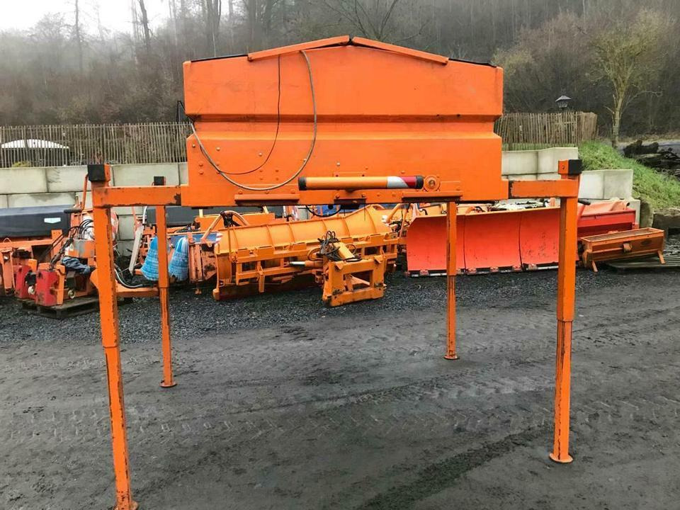 Gmeiner Salzstreuer 2m3 für Unimog 400 300 500 427 fendt xylon - Salzstreuer: das Bild 4 Gmeiner Salzstreuer 2m3 für Unimog 400 300 500 427 fendt xylon - Salzstreuer: das Bild 4