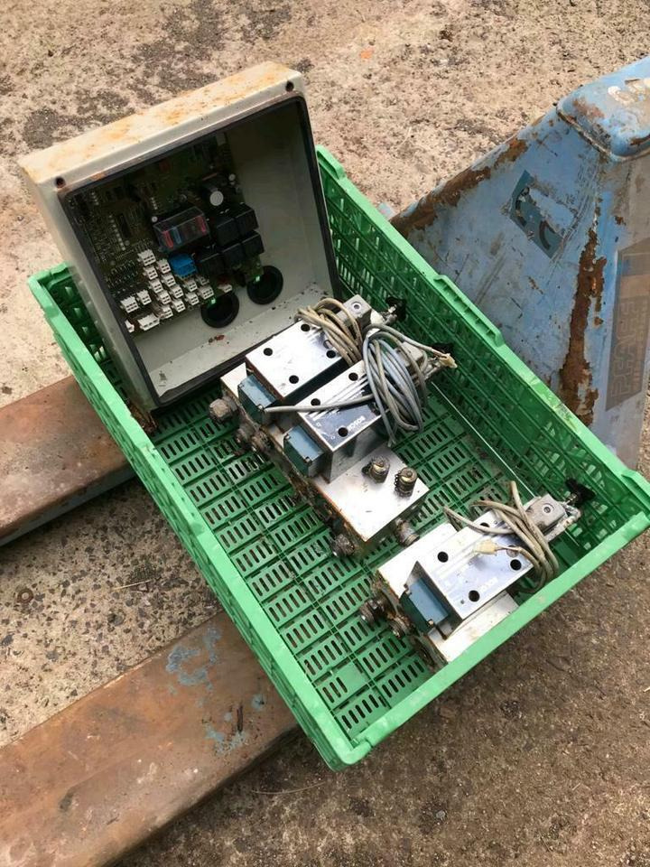 Hydraulik Steuerblock Küpper Weisser Salzstreuer Steuerung Platin - Hydraulik ventil für Kommunal-/ Sonderfahrzeug: das Bild 1 Hydraulik Steuerblock Küpper Weisser Salzstreuer Steuerung Platin - Hydraulik ventil für Kommunal-/ Sonderfahrzeug: das Bild 1